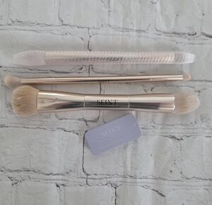 Seint Brushes